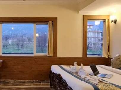 Budget Double room with a window onto the hills